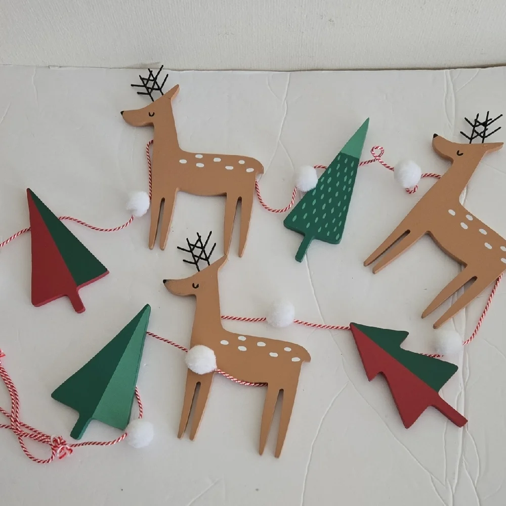 Wood Festive Reindeer and Christmas Tree Garland